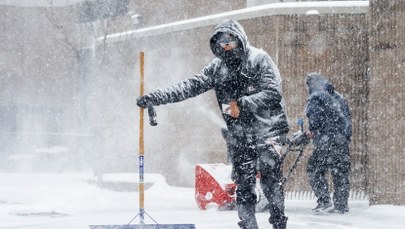 Potężne burze śnieżne sparaliżowały USA. Apele władz