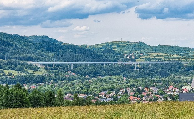 Potężne estakady i spektakularne tunele. Taka droga powstaje w Beskidach [ZDJĘCIA i FILMY]