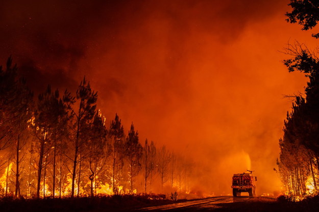 Potężne pożary we Francji /SDIS 33 HANDOUT /PAP/EPA
