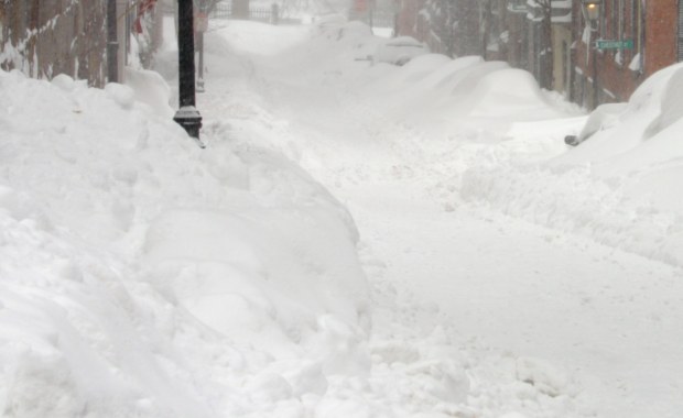Potężne śnieżyce w stanie Nowy Jork. Dwie osoby nie żyją
