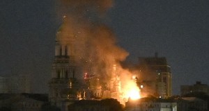 Potężny atak Rosji na Ukrainę, historyczny klasztor w płomieniach. Polska poderwała myśliwce