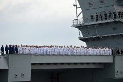 Potężny brytyjski lotniskowiec wchodzi do służby