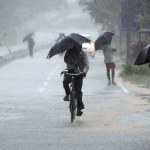 Potężny cyklon Phailin zaatakował wschodnie wybrzeża Indii