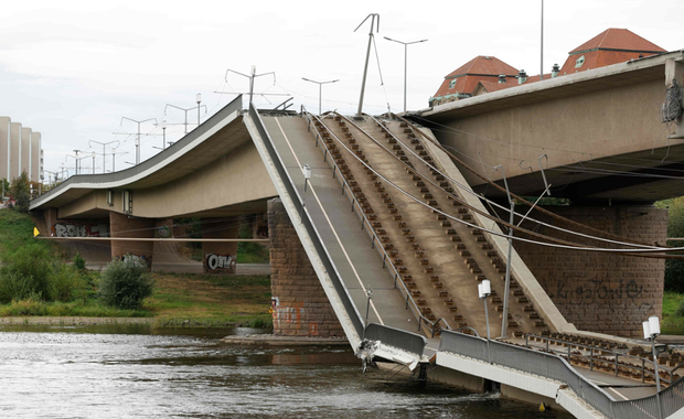 Potężny huk obudził mieszkańców Drezna. Most runął do rzeki