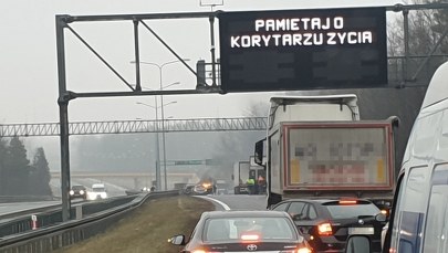 Potężny karambol na S7 koło Kielc: Wpadło na siebie 16 aut, są ranni