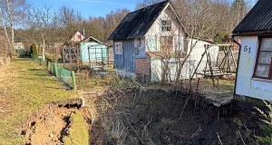Potężny lej w Trzebini. Ziemia zapadła się na terenie ogródków działkowych