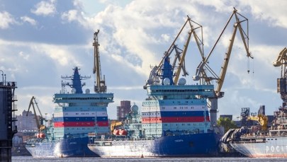 Potężny lodołamacz atomowy "Sibir" operuje na Bałtyku