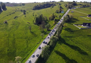 "Potężny najazd turystów na Tatry". Miejsca parkingowe do Morskiego Oka wyprzedane 