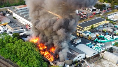 Potężny pożar hali z chemikaliami w Przylepie. Prokuratura umarza dwa śledztwa