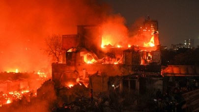 Potężny pożar slumsów. Płomienie sięgały nieba, tysiące ludzi uciekały