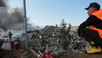 Potężny pożar w Dąbrówce. "Z daleka widać łunę"