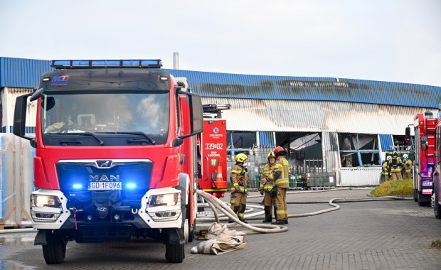 Potężny pożar w Rusocinie. Odwołane lekcje, apel o nieotwieranie okien