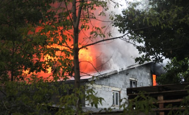 Potężny pożar w Sulejówku. Władze apelują do mieszkańców