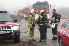 Potężny pożar w zakładzie lakierniczym w Niepołomicach. Gęsty, biały dym nad okolicą