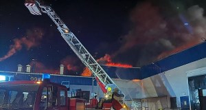 Potężny pożar zakładu mięsnego w Chróścinie
