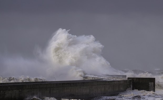 Potężny sztorm nadciąga nad polskie wybrzeże. Są alerty