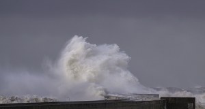 Potężny sztorm nadciąga nad polskie wybrzeże. Są alerty
