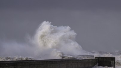 Potężny sztorm nadciąga nad polskie wybrzeże. Są alerty