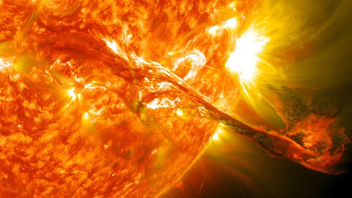 28.10.2021 05:59 Potężny wybuch na Słońcu. W stronę Ziemi pędzi chmura plazmy