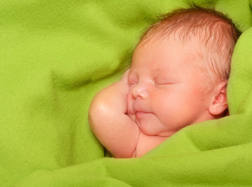 Potówki najczęściej doskwierają niemowlętom a główną przyczyną jest niewykształcona jeszcze całkowicie zdolność do pocenia się /123/RF PICSEL
