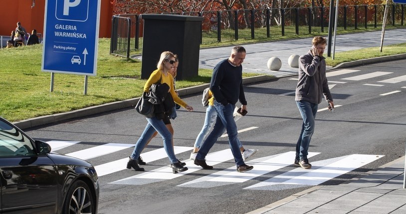 Potrącenia pieszych to zwykle wynik błędu kierowcy, ale często znaczenie mają także inne czynniki /Artur Szczepański /Reporter