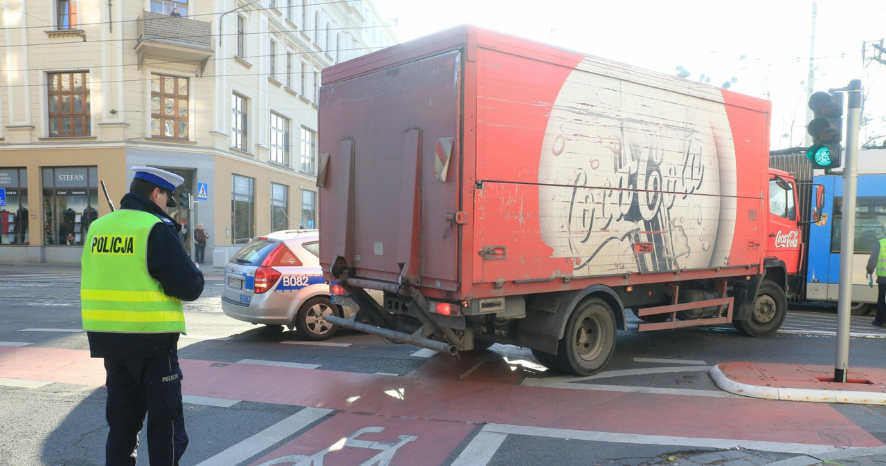 Potrącenie rowerzysty przy skręcie w prawo /JAROSLAW JAKUBCZAK/ POLSKA PRESS/Polska Press /Agencja SE/East News