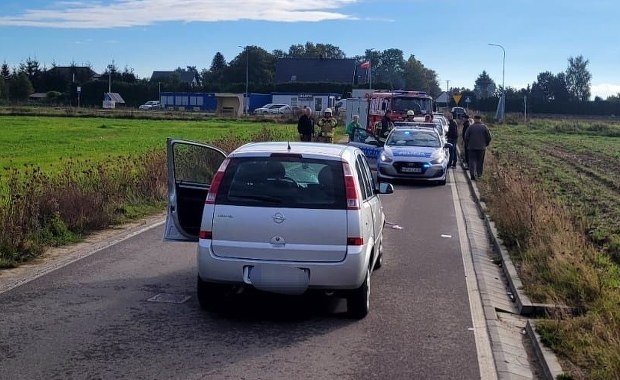 Potrącił trzy osoby, w tym dziecko. Dziewczynka w szpitalu