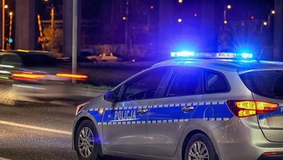 Potrąciła pieszych i odjechała. Dwie osoby trafiły do szpitala