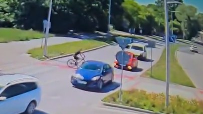 Potrąciła rowerzystę na przejeździe. Nagranie nie pozostawiło wątpliwości
