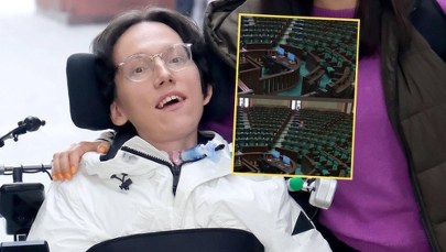 "Potraktowany jak śmieć". Niepełnosprawny influencer pokazał zdjęcie z Sejmu
