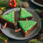 Potrójnie czekoladowe brownie w kształcie choinek. Ciastka idealne na święta