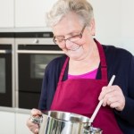 Potrzebujesz szybkiego ciasta na Wszystkich Świętych? Zalej tym herbatniki