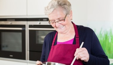 Potrzebujesz szybkiego ciasta na Wszystkich Świętych? Zalej tym herbatniki