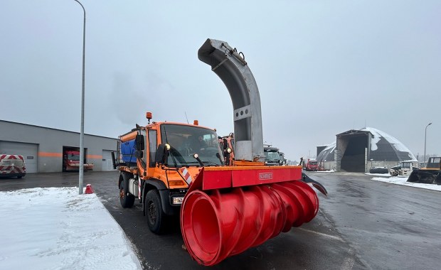 "Potwór" gotowy do odśnieżania. Drogowcy nie musieli nim pracować od lat