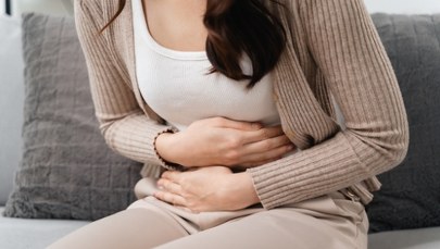 Potworne cierpienia nastolatki. Miała w brzuchu prawie... 1 kilogram włosów