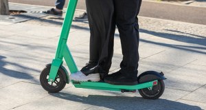 "Potwory elektryczne". Minister "cięty" na hulajnogi, będą nowe przepisy?