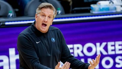 Poważna kontuzja trenera podczas meczu. "Modlę się za niego"