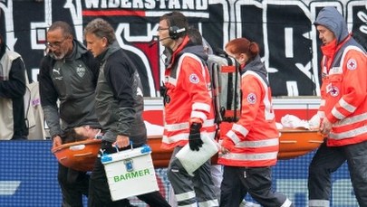 Poważna kontuzja w meczu Bundesligi. Piłkarz zaczął krwawić, stracił przytomność