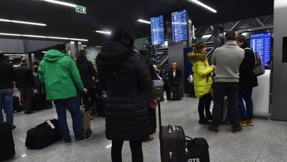 Poważne utrudnienia dla pasażerów. Wszystko przez mgłę