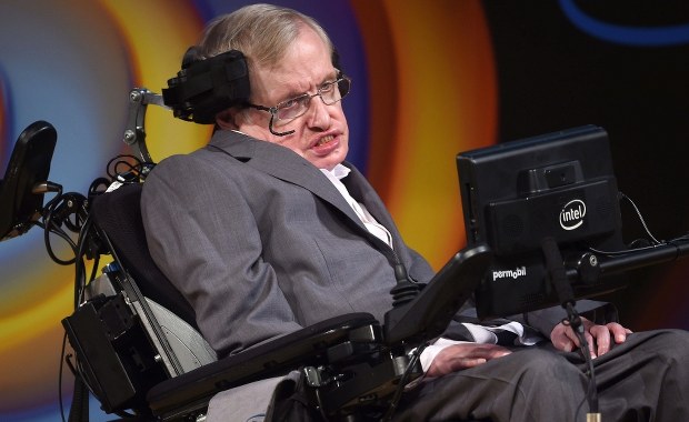 Poważne zarzuty dla pielęgniarki, która przez lata opiekowała się Stephenem Hawkingiem