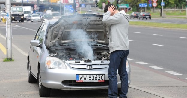 Poważny błąd podczas jazdy – nie zwracamy uwagi na wskaźnik temperatury cieczy chłodzącej /Informacja prasowa