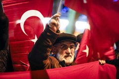 Poważny konflikt na linii Holandia-Turcja, setki demonstrowały przed konsulatem