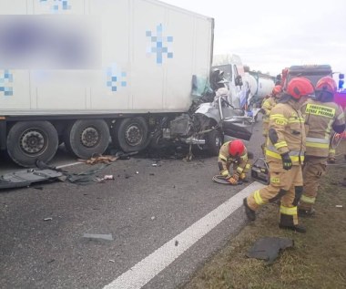 Poważny wypadek na A2. Zderzyły się trzy ciężarówki, lądował LPR