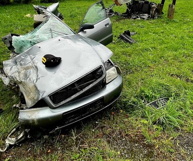 Poważny wypadek pod Limanową. Auto zostało rozerwane na części