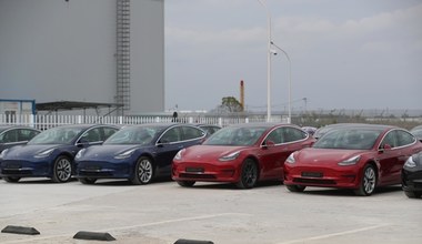 Poważny wypadek Tesli Model 3. Auto samo przyśpieszało?