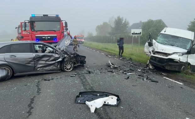 Poważny wypadek w Gołyminie. Zderzenie trzech pojazdów