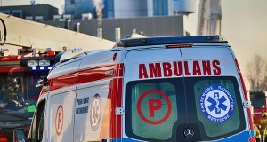 Poważny wypadek w Stoczni Szczecińskiej. Pracownik spadł z rusztowania