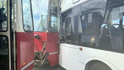 Poważny wypadek w Toruniu. Zderzyły się tramwaj i autobus