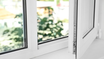 Poważny wypadek w Warszawie. Z okna wypadła 5-latka