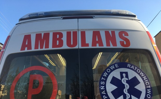 Poważny wypadek z udziałem karetki. Trzy osoby trafiły do szpitala 